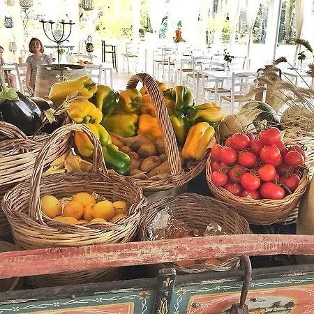 Apart Otel Borgo Rosso Terra 4*