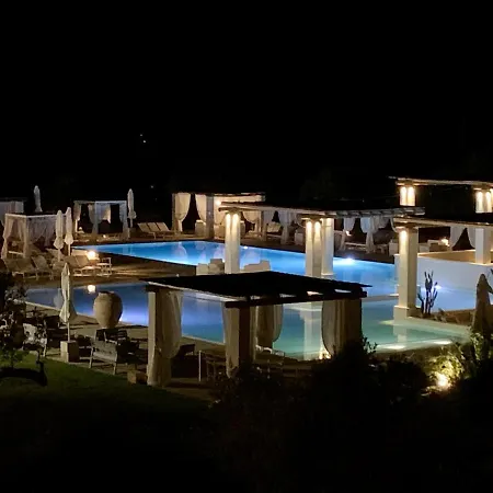 Borgo Rosso Terra Apartmanhotel 4*