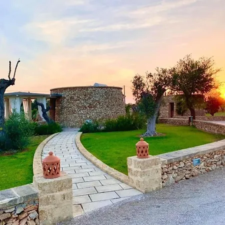 Borgo Rosso Terra Apartmanhotel 4*